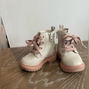 Cat & Jack Toddler Booties size 5